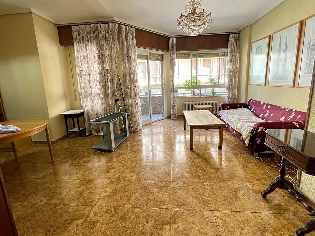 Appartement 3 slaapkamers centrum Albacete met terras