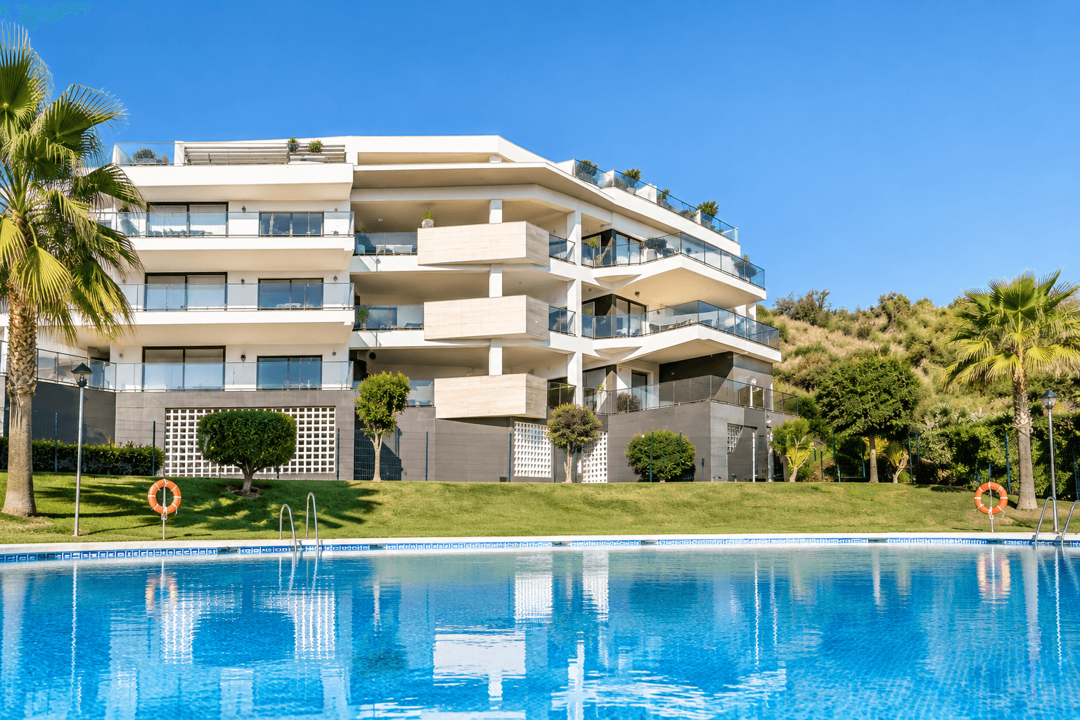 Sea view apartment with terrace in Mijas Costa del Sol